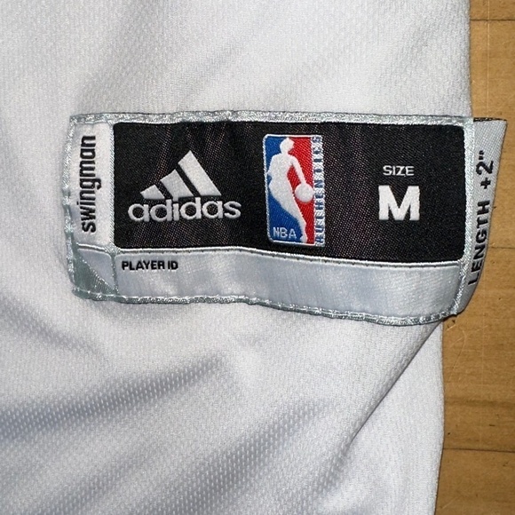 Adidas Swingman Bulls 3/Wade  Jersey,  Med.   GD1035 - Picture 3 of 4